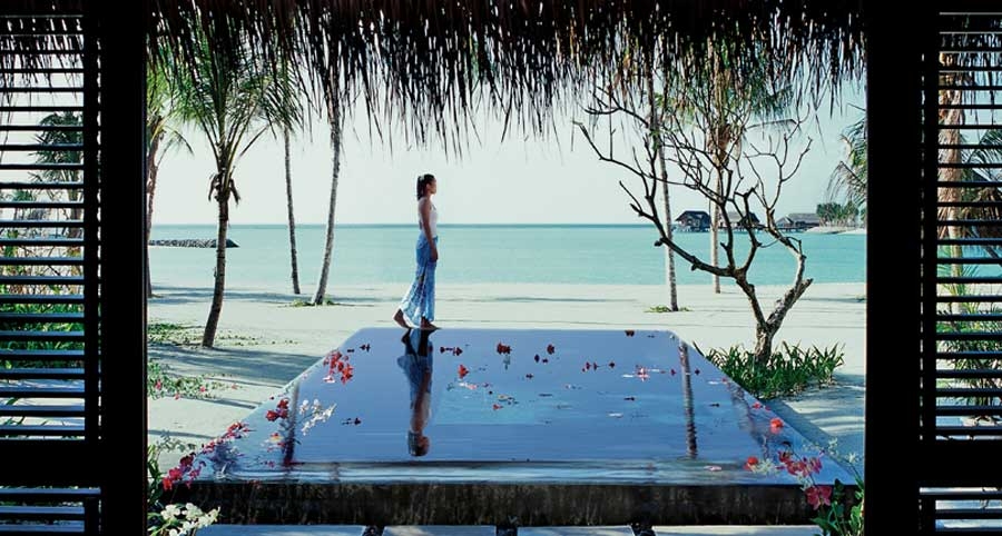http://hotelsandstyle.com/wp-content/gallery/maldives-one-only-reethi-rah/maldives-one-only-reethi-rah-13.jpg